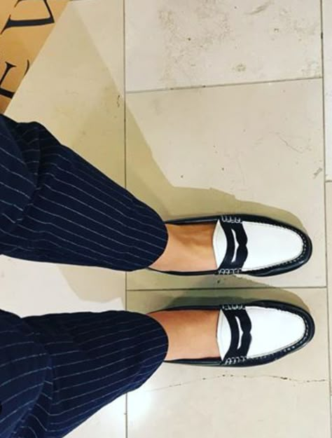 White And Black Loafers Outfit, Two Tone Loafers, Maroon Outfits, Penny Loafers Outfit, Black Loafers Outfit, Loafers Outfits, Loafers Men Outfit, Bass Weejuns, Maroon Outfit