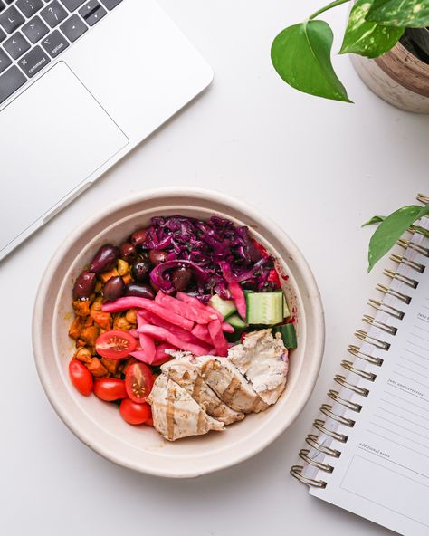 Meal Aesthetic, Lunch Office, Jeremiah 2911, Salad Packaging, Food Photography Dessert, Food Photoshoot, Fresh Kitchen, Work Meals, Coffee Branding