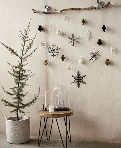 18 Simple But Beautiful Christmas Decorations Which Are Worth Seeing Paper Christmas Decorations, Dekor Diy, Xmas Deco, Minimalist Christmas, Wrapping Ideas, Noel Christmas, Scandinavian Christmas, Tree Branch, Christmas Paper