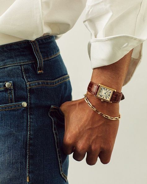 Spiff Magazine on Instagram: “The gold bracelet & the Tank. Style. —— #cartiertank #menswear #mensweardaily #clasicmenstyle #classicmenswear #mensfashion #mensblog…” Birkin Mom, Male Aesthetic, Tank Watch, Classy Outfits Men, Tank Outfit, Men's Vintage Watch, Cartier Tank, Foto Ideas Instagram, Jewelry Lookbook