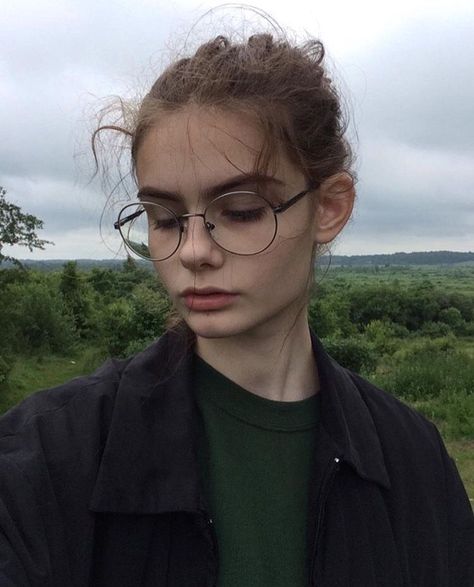 Round Glasses Reference, Round Glasses Aesthetic, Overcast Photography, Portrait With Glasses, Round Glasses Women, Dark Lighting, People With Glasses, Glasses Aesthetic, Cute Glasses