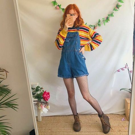 Nine O'clock - ☬4☬ - Page 4 - Wattpad Look 80s, Fashion 90s, Mode Casual, Vintage Short, Moda Vintage, Mode Inspo, Vintage Shorts, Edgy Outfits, 80s Fashion