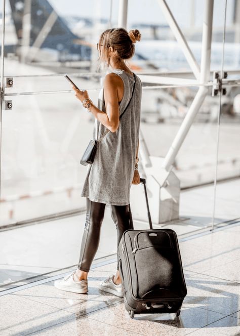 5 Extremely Cute Airport Outfits for Spring Break Travel - College Fashion Airport Outfits Spring, Airport Outfit Spring, Cute Airport Outfit, China Guangzhou, Airport Guide, Airport Travel Outfits, China Shanghai, San Jose Costa Rica, China Beijing