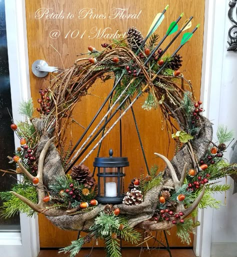 Deer Antler Wreaths, Hunting Wreath Ideas, How To Decorate With Deer Mounts, Deer Horn Ideas, Hunting Wreath, Horn Decor, Fishing Wreath, Pumpkin Patch Corn Maze, Nursery Flowers