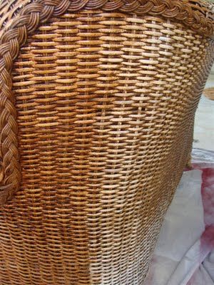 staining wicker with minwax polyshades Wicker Chair Makeover, Cane Chair Makeover, Minwax Polyshades, Wicker Furniture Makeover, Painting Wicker Furniture, Diy Furniture Upholstery, Me And Her, Old Wicker, Wicker Loveseat