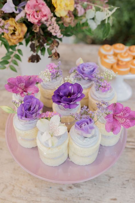 Shea's Pretty & Purple Backyard Bridal Shower • Beijos Events Bridal Shower Lilac Theme, Bridal Shower Themes Purple, Lilac Bridal Shower Ideas, Lavender Bridal Shower Ideas, Purple Bridal Shower Ideas, Purple Backyard, Deep Purple Wedding, Bridal Shower Desserts Table, Backyard Bridal Showers