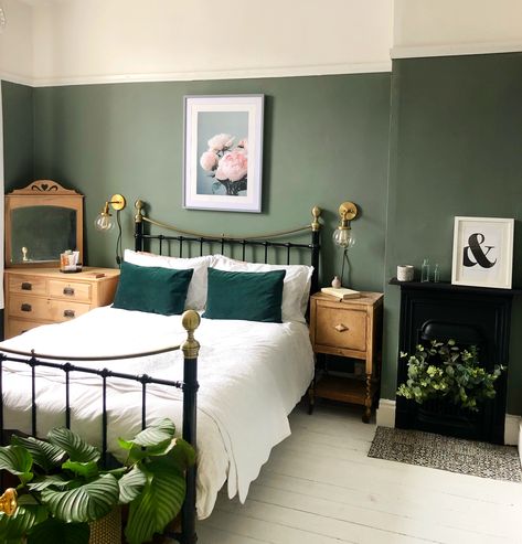 Olive Green Bedrooms, Sage Bedroom, Green Bedroom Walls, Green Bedroom Design, Beautiful Bedroom Colors, Green Bedroom Decor, Best Bedroom Colors, Sage Green Bedroom, Sofa Cushions