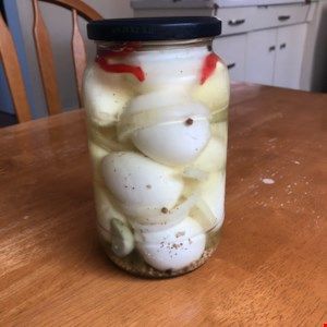 Sweet Pickled Eggs, Sweet Pickled Eggs Recipe, Pickle Eggs, Spicy Pickled Eggs, Eggs Pickled, Pickled Eggs Recipe, Spicy Eggs, Pickled Eggs, Pickling Spice