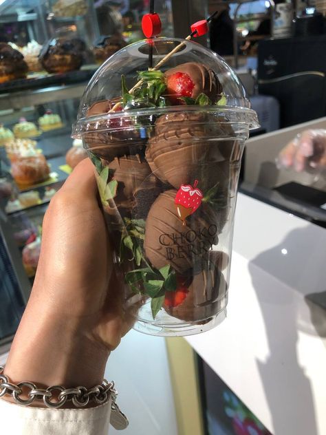 Chocolate Covered Strawberries In A Cup, Chocolate Covered Strawberries Aesthetic, Chocolate Covered Fruit, Gifts To Make, Chocolate Covered Treats, Love And Affection, Covered Strawberries, Chocolate Strawberries, Chocolate Covered Strawberries