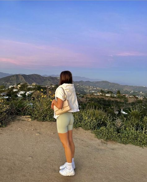 La Style Outfits Los Angeles, Los Angeles Style Outfits, Los Angeles California Outfits, Los Angeles Outfits Spring, Los Angeles Outfits Summer, Los Angeles Aesthetic Outfit, Fashion Inspo Aesthetic, Los Angeles Sunset, California Hiking