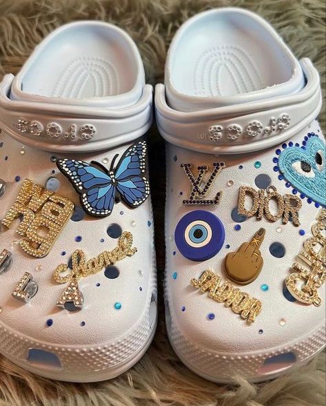 Croc Decor Ideas, Croc Decor, Crocs With Jibbitz, Croc Decorations, Crocs Aesthetic, Crocs With Charms, Crocs Fashion, Custom Shoes Diy, Crocs Jibbitz