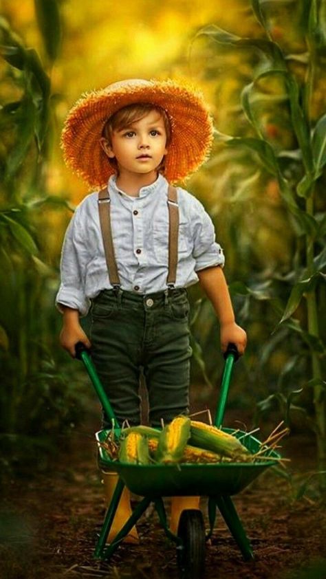 Farmer Outfit, Friendship Photography, Fine Art Portraiture, Hairstyles Kids, Hairstyles For Curly Hair, Childrens Photography, Stylish Boys, Kids Easter, God First