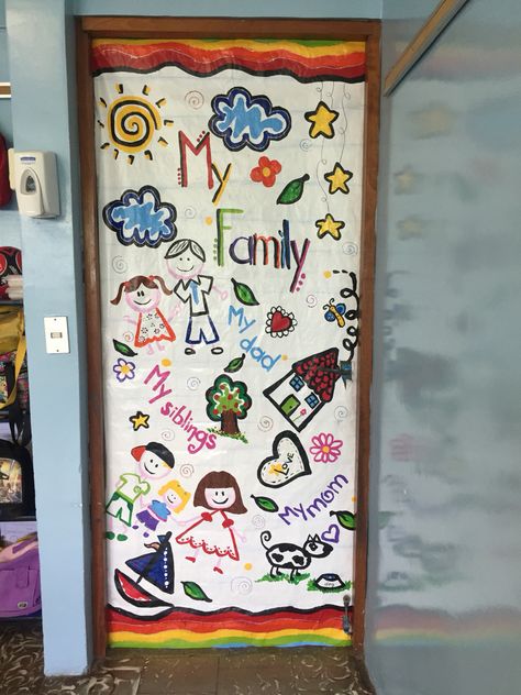 My family day door Family Classroom Door Decoration, My Family And Me Door Decorations, Class Door, Boards Ideas, Daycare Ideas, Diwali Craft, Family Theme, Door Decorations Classroom, Parents Day