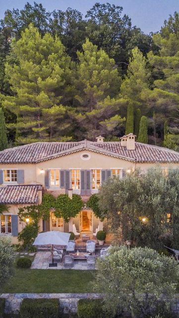 Knight Frank French Riviera on Instagram: "🎥 Enchanting Provencal Bastide for sale in Chateauneuf de Grasse For sale with @kffrenchriviera - €7,900,000 Contact us for visits @fredriklilloe . . Check out our recent post 🏡 . . This impressive property is ideally located between the Grande Bastide Golf Club and the charming hill-top village of Châteauneuf de Grasse. Set in a quiet residential area, the property is approached through elegant iron gates that lead down a long driveway to the main ba Rustic Italian Villa, Provence House, Grasse France, European Style Homes, Olive Grove, French Architecture, Beautiful Vacations, Countryside House, French Countryside