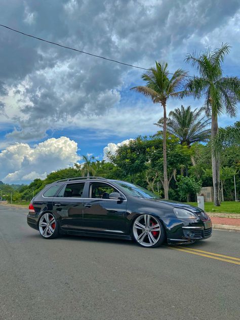 Save the wagons, jetta variant, #jetta #jettavariant #jettavariantrebaixada #jettanas20 Station Wagons, Station Wagon, Wagons, Volkswagen, Porsche, Audi, Bmw Car, Bmw, Quick Saves