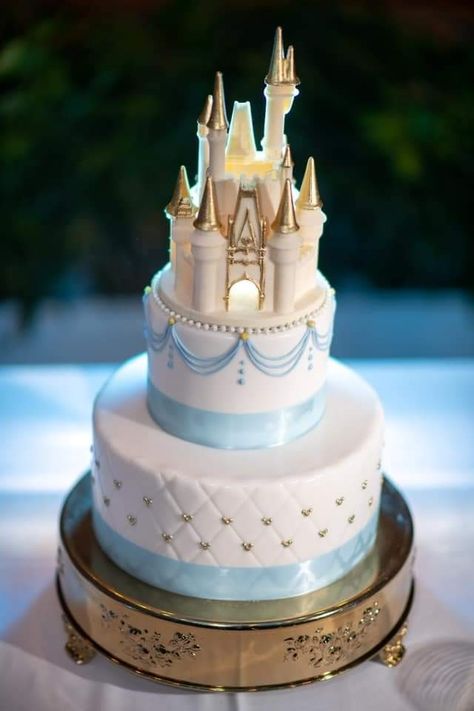 Princess Quinceanera Theme, Cinderella Princess Cake, Cinderella Cake Designs, Cinderella Wedding Cake, Castle Wedding Cake, Cinderella Quinceanera Themes, Cinderella Wedding Theme, Cinderella Quinceanera, Quince Cake