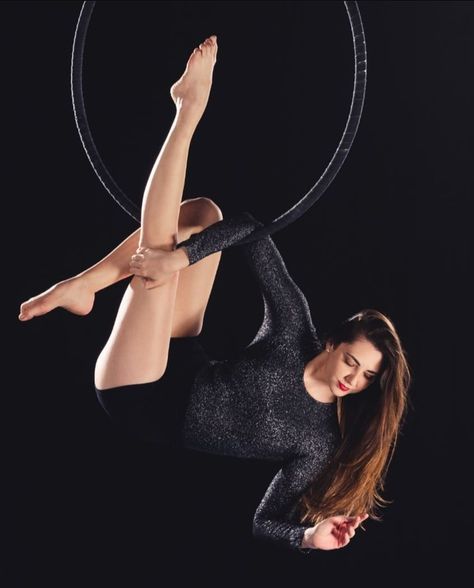 Aerial Hoop Poses Drawing, Aerial Silks Photography, Lyra Photoshoot, Aerial Silks Poses, Recital Photoshoot, Hoop Photoshoot, Aerial Photoshoot, Hoop Outfit, Lyra Poses