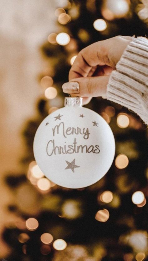 Christmas Italy, Merry Christmas Eve Quotes, Christmas Eve Quotes, Christmas Quotes For Friends, Good Morning Christmas, Christmas Poses, Italy Love, Happy Christmas Eve, Whatsapp Wallpaper Cute