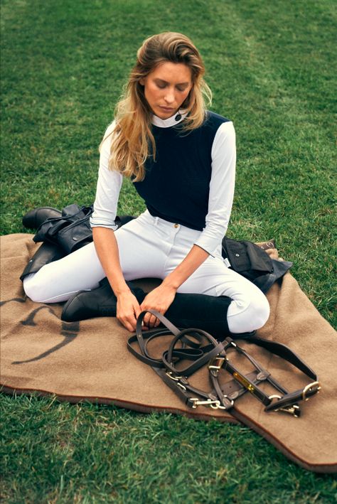 Equestrian Outfits Women, Equestrian Outfits Casual, Horse Rider Outfit, Equestrian Style Outfit, Preppy Fall Fashion, Countryside Fashion, Horse Riding Boots, Horseback Riding Outfits, Horse Riding Outfit