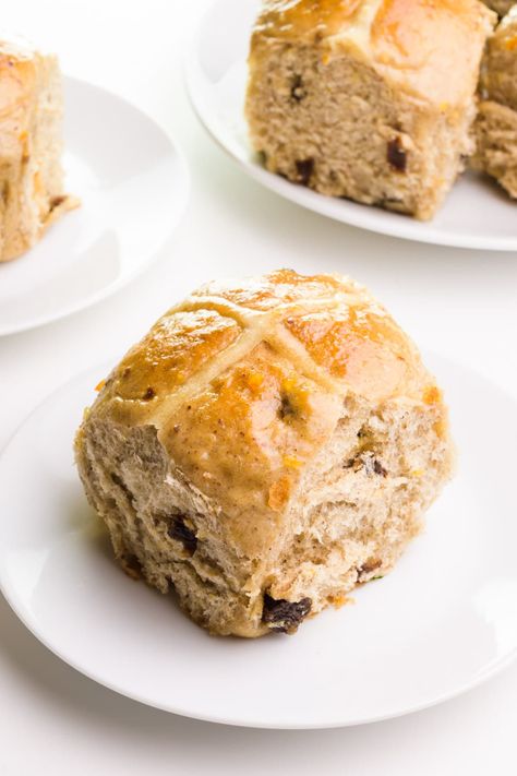 Vegan Hot Cross Buns, Cross Buns Recipe, Hot Cross Buns Recipe, Baking Buns, Vegan Cinnamon Rolls, Cinnamon Orange, Spring Treats, Buns Recipe, Best Bread Recipe