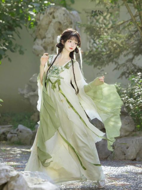 Hanfu Aesthetic, Chinese Princess Dress, Chinese Wedding Dress Traditional, Hanfu Girl, Chinese Princess, Chinese Traditional Dress, Ancient Chinese Dress, Chinese Wedding Dress, Chinese Style Dress