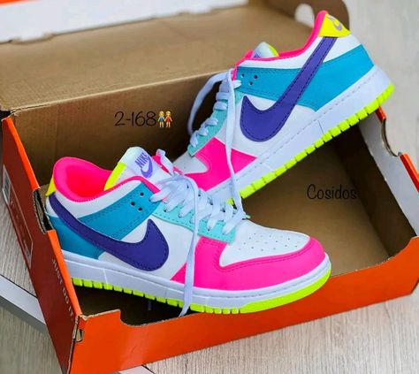 Purple Shoes Outfit, Casual Shoes Women Sneakers, Nike Shoes Women Fashion, Pretty Sneakers, White Nike Shoes, Preppy Shoes, Jordan Shoes Girls, Pretty Shoes Sneakers, Jordan Shoes Retro