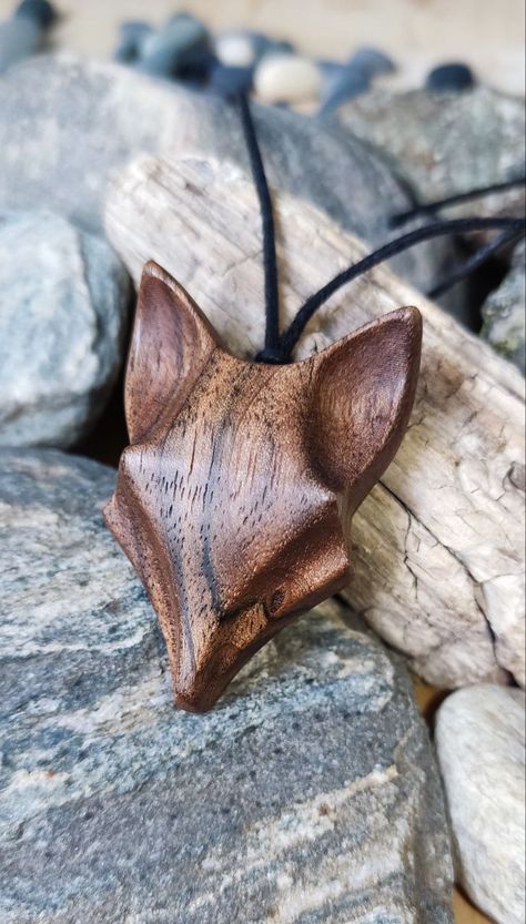 Fox Pendant Necklace, Raccoon Carving, Wood Jewerly, Wood Fox, Resin And Wood Diy, Cnc Wood Carving, Simple Wood Carving, Wood Jewelery, Antler Jewelry