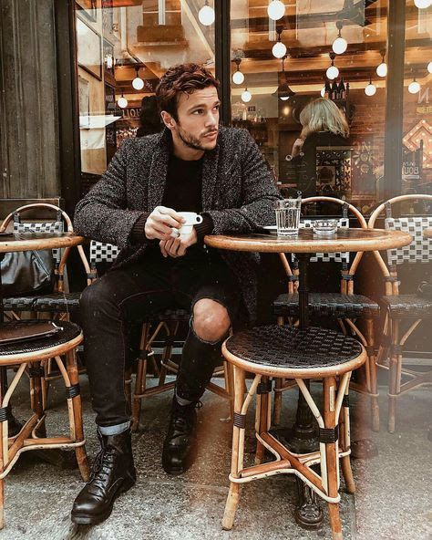 Coffee Photography Men, Men City Photoshoot, Man Cafe, Coffee Date Outfits, Travel Pose, City Shoot, Mens Photoshoot Poses, Men Coffee, Portrait Photography Men