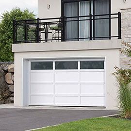 GARAGA Contemporary Garage Doors: Perfectly Modern Modern Garage Door Styles, Garage Doors White, Clear Garage Doors, Sunny Decor, Garage Door Lights, White Garage Doors, Contemporary Garage Doors, Contemporary Garage, Garage To Living Space