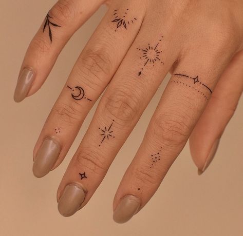 Hand Tattoos Minimal, Minimal Mandala Tattoo, Fine Line Finger Tattoo, Sun Finger Tattoo, Glow Tattoo, Lucky Tattoo, Tato Minimal, Tato Jari, Pola Tato