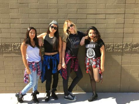 90' grunge spirit day Throwback Thursday Outfits, Decades Day Outfits, 90s Grunge Dress, 90s Dress Up, Decade Day, 90s Theme Party Outfit, Thursday Outfit, Britney Spears Outfits, Throwback Outfits