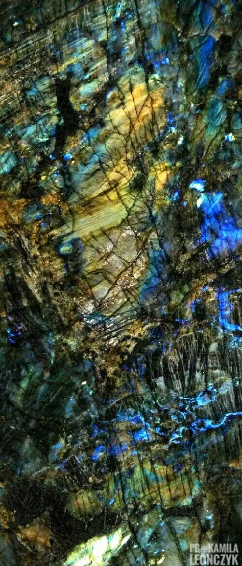 Lemurian Blue Labradorite Slab Labrodite Crystal Aesthetic, Labradorite Wallpaper, Labradorite Background, Labradorite Aesthetic, Lemurian Blue Granite, Weird Patterns, Gemstone Wallpaper, Mineral Photography, Shiny Rocks