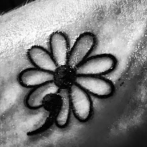 Love this daisy semicolon tattoo Colon Tattoo, Semi Colon, Semicolon Tattoo, Daisy Tattoo, Board Painting, 1 Tattoo, Tattoos For Daughters, Skin Art, Piercing Tattoo