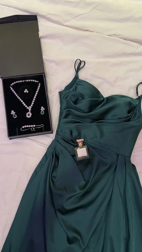 Green Silk Dress, Green Silk Dresses, Net Dress, Dress For Wedding, Green Silk, Green Christmas, Birthday Dresses, Hunter Green, Halter Formal Dress