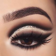 Blue Smokey Eye, Trendy Eyeshadow, Eyeshadow For Brown Eyes, Linda Hallberg, Glitter Eye Makeup, Makeup Tutorial Eyeshadow, How To Apply Eyeshadow, Elegant Makeup, Trendy Makeup