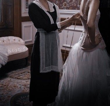 Alyvia and a maid Carmilla Karnstein, Vampire Diary, Royalty Core, Maxon Schreave, Katerina Petrova, Royal Core, Selection Series, Kiera Cass, Royalty Aesthetic