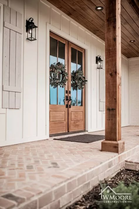 Custom Homes | JW Moore Construction | Goliad, TX Exterior Of House Ideas, Spanish Style Homes Exterior French Doors, Modern Farmhouse With Boho Vibes, Entry Room Built Ins, Large Farmhouse Decor Pieces, Barndominium Wainscoting Exterior, White Modern Colonial House Exterior, Farmhouse Exterior Backyard, Changing Siding On House