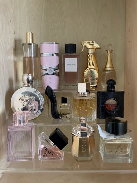 Perfume collection baddie Perfume Collection Aesthetic, Fragrance Lab, Perfume Organization, Fragrances Perfume Woman, Perfume Collection Fragrance, Shower Skin Care, Body Smells, Smell Goods, Perfume Scents