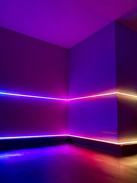 Neon Home Interior, Led Floor Lighting, Dance Lighting Design, Party Lights Aesthetic, Rgb Lighting Ideas, Led Game Room, Rgb Room, Dance Studio Design, Retro Decor Style