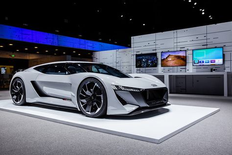 Futuristic Spaceship, Future Concept Cars, Car Tech, Audi E Tron, Luxury Car Brands, Car Experience, Audi E-tron, Product Management, Cars Luxury