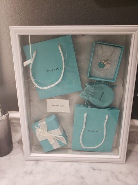 Tiffany Box Display, Tiffany And Co Bedroom Ideas, Tiffany And Co Room Decor, Chanel Room Ideas, Tiffany And Co Wedding, Tiffany Decor, Tiffany Bathroom, Tiffany Blue Decor, Tiffany Inspired Bedroom