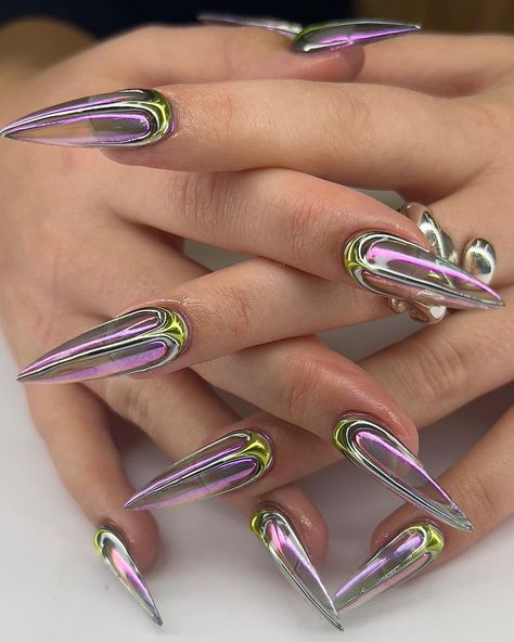 High Fashion Nails, Holo Nail Art, Dreamy Nail Art, Alternative Nails Designs, Alien Nails Design, Multichrome Nails, Alien Nail Art, Taurus Nails, Eye Nails Design