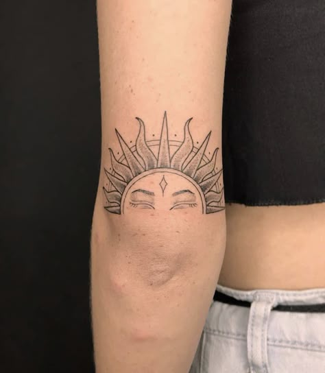 Arm Crease Tattoo, Circular Tattoo Designs, Circular Tattoo, Rad Tattoos, Bum Tattoo, Cuff Tattoo, Coverup Tattoo, Feminine Tattoo Sleeves, Taurus Tattoos