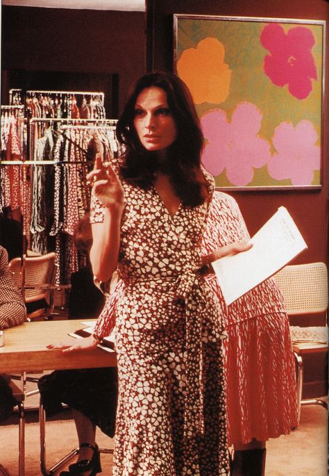 From the archives: Diane von Furstenberg in her showroom in the 70s. Diane Von Furstenberg 70s, Disco Dress, 1970s Dresses, Studio 54, Moda Boho, 1970s Fashion, Sophia Loren, 70s Dress, Hippie Dresses