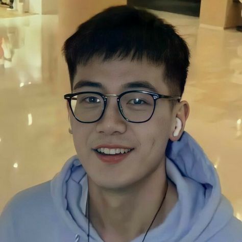 Korean Haircut Men, Short Hair Glasses, Young Men Haircuts, Two Block Haircut, French Crop, Asian Man Haircut, Short Shaved Hairstyles, Korean Haircut, Crop Haircut