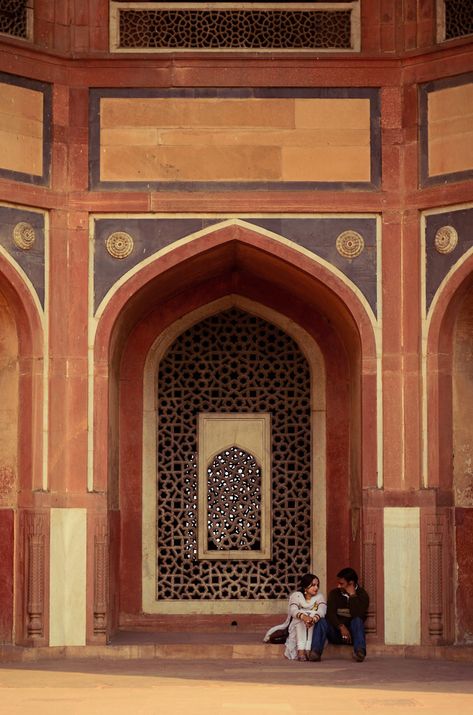 Humayun's Tomb Delhi Places, Humayun's Tomb Photoshoot, Humayun Tomb Aesthetic, Delhi Aesthetic, Indian Monuments, Humayun Tomb Photography, Humayun’s Tomb, Heritage Art, Group Picture Poses