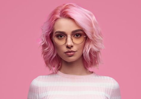 20 Ideal Bobs for Oval Faces to Wear with Glasses Bob Oval Face, Oval Face Haircuts With Bangs, Haircut With Glasses, Bangs Glasses, Oval Face Bangs, Middle Part Bob, Bangs And Glasses, Haircut For Women, Best Bob Haircuts