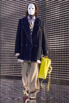 Gucci Men & Women Fall Winter 2019 Milan - NOWFASHION Gucci Fashion Show, Menswear Runway, Gucci Mane, Gucci Fashion, Live Fashion, Magazine Photography, Gucci Men, Milan Fashion, Milan Fashion Week