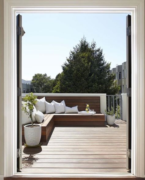 Nice Bench Seating Outdoor, Stained Deck, Built In Bench Seating, Deck Bench, Seating Outdoor, Outdoor Bench Seating, Deck Seating, Rooftop Terrace Design, Back Garden Design