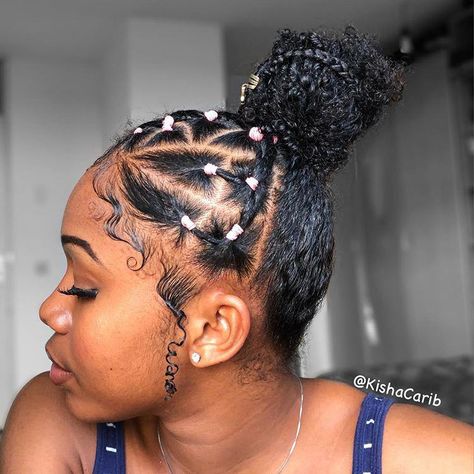 Kisha Carib sur Instagram : ~• Happy Mother’s Day to all the Amazing Women💗! ❣️THIS NEW 2 in 1 HAIRSTYLE TUTORIAL IS NOW UP ON MY YOUTUBE CHANNEL💃🏾! Click the link in my… #blackcurlyhairstyles Easy Rubber Band Hairstyles, Hairstyles On Natural Hair, Band Hairstyles, Hairstyles Halloween, Men Prom, Rubber Band Hairstyles, Halloween Hairstyles, Natural Hair Bun Styles, Twisted Hair